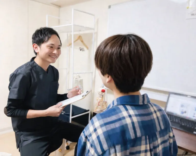 整体院ひざこぞう カウンセリングの様子