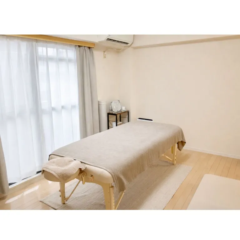 整体院ひざこぞう 清潔に整えた施術ベッド