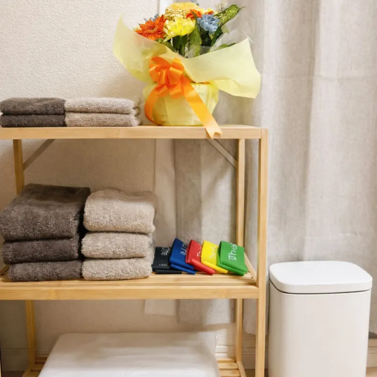 整体院ひざこぞう 清潔なタオルと運動療法で使用するゴムバンド